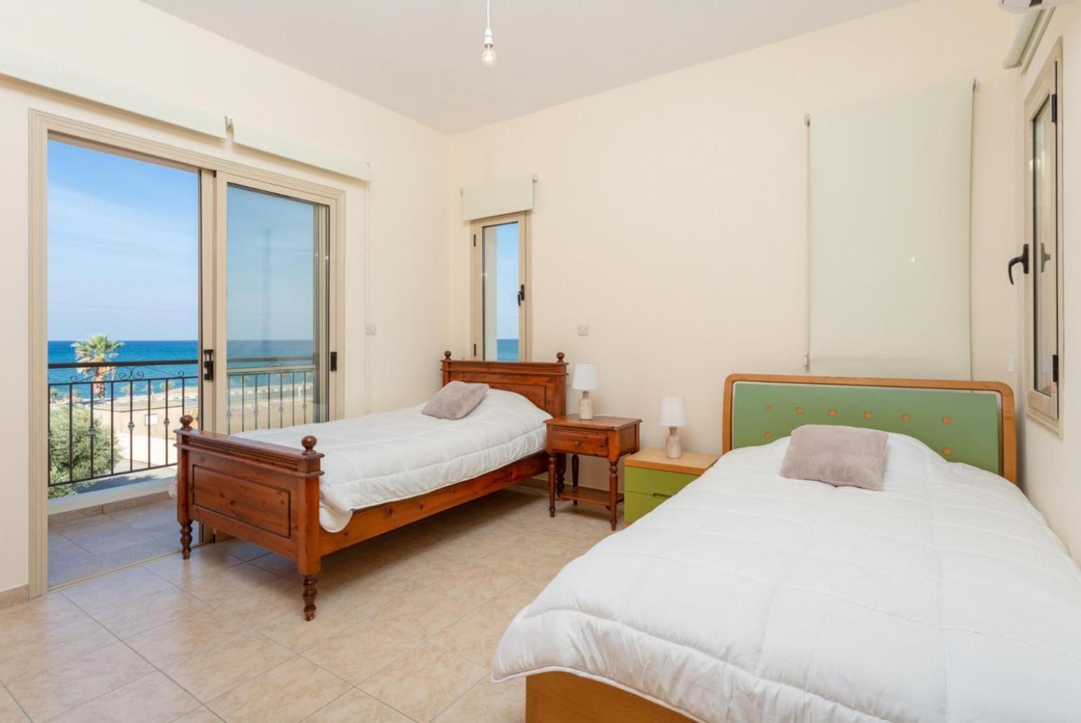 Villa Seashore One Пафос Екстериор снимка