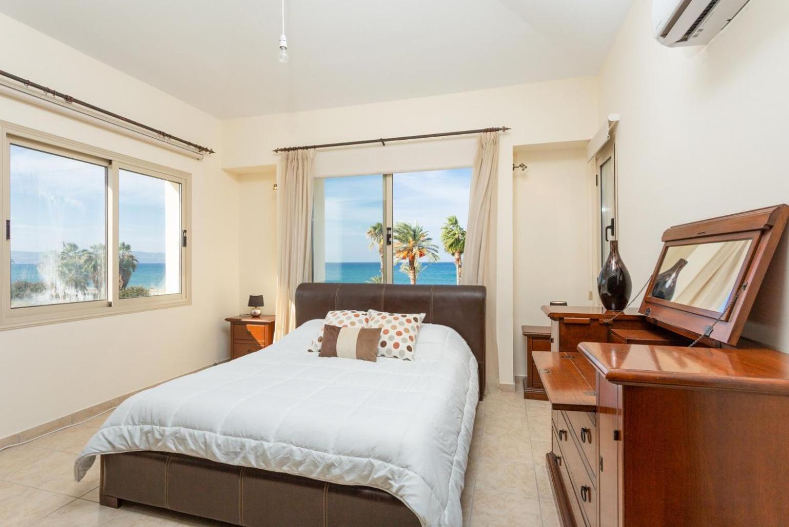 Villa Seashore One Пафос Екстериор снимка